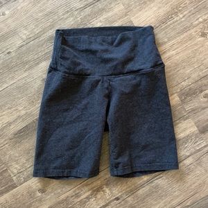 Aritzia TNA bike shorts XS